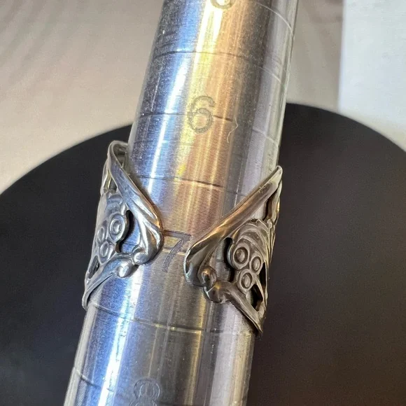 SORRELLI Cocktail Ring Signed White Crystal Set in Silver Filigree Adjustable - Picture 7 of 9